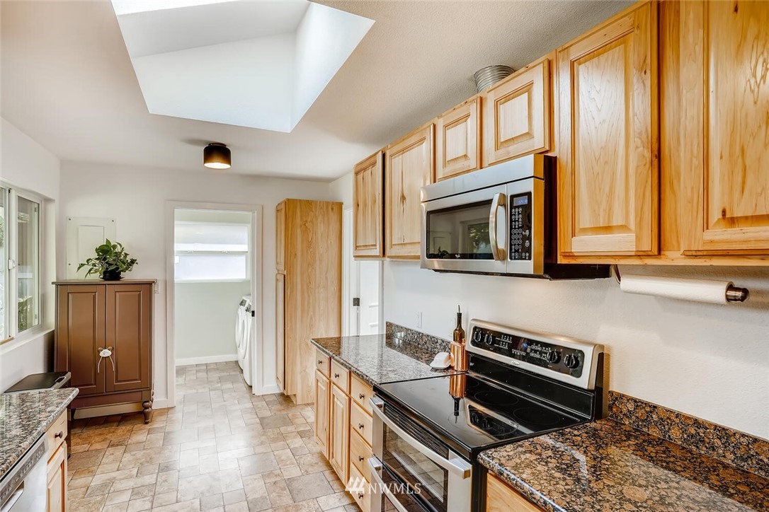 9927 232nd Street Southwest Edmonds, WA 98020 - Photo 13 of 28 Gallery Image 13