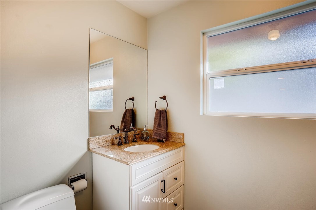 9927 232nd Street Southwest Edmonds, WA 98020 - Photo 16 of 28 Gallery Image 16