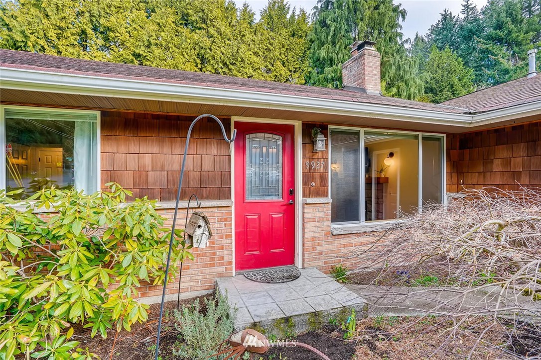 9927 232nd Street Southwest Edmonds, WA 98020 - Photo 3 of 28 Gallery Image 3