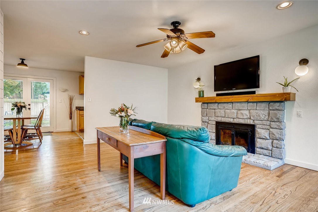 9927 232nd Street Southwest Edmonds, WA 98020 - Photo 5 of 28 Gallery Image 5