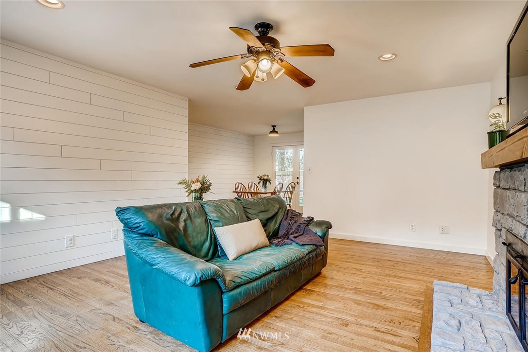 9927 232nd Street Southwest Edmonds, WA 98020 - Photo 6 of 28 Gallery Image 6