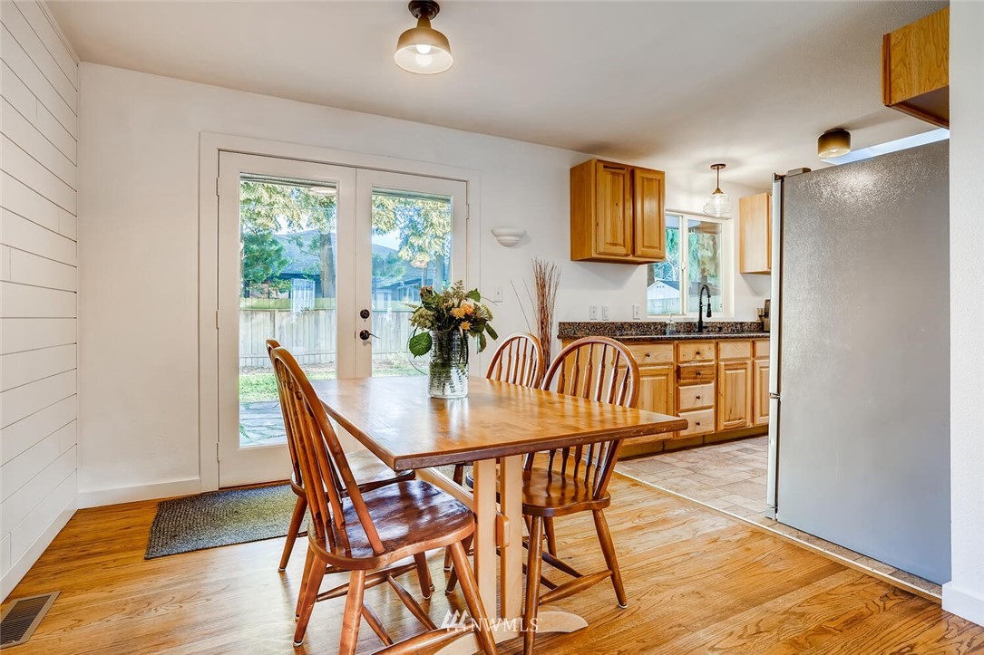 9927 232nd Street Southwest Edmonds, WA 98020 - Photo 8 of 28 Gallery Image 8