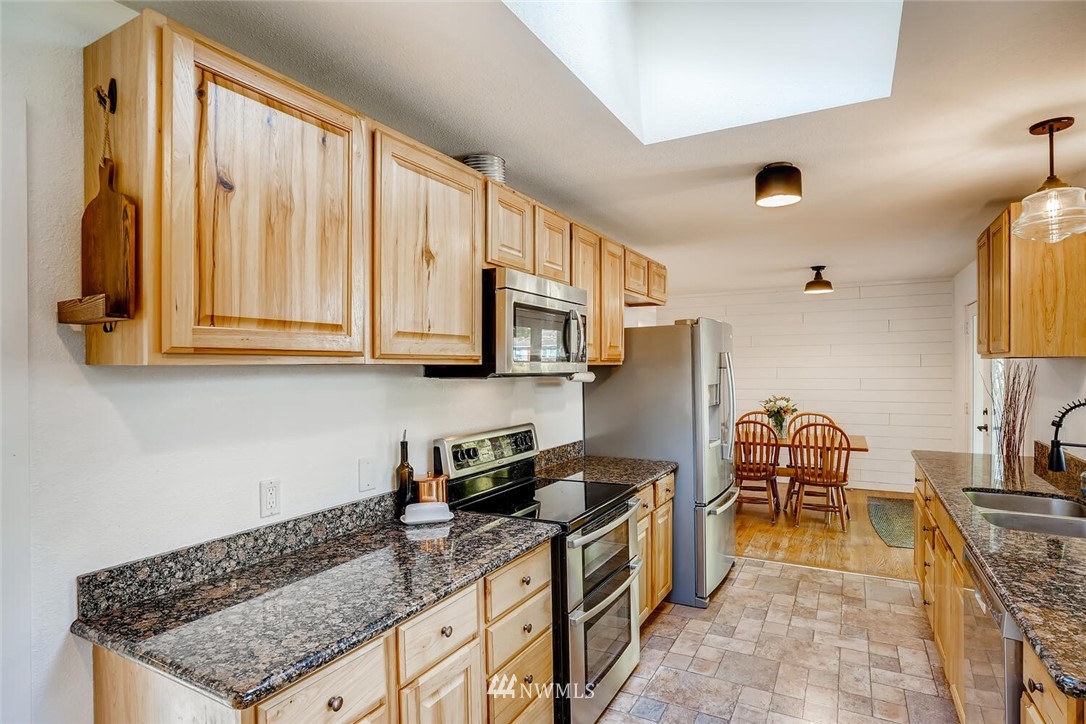 9927 232nd Street Southwest Edmonds, WA 98020 - Photo 10 of 28 Gallery Image 10