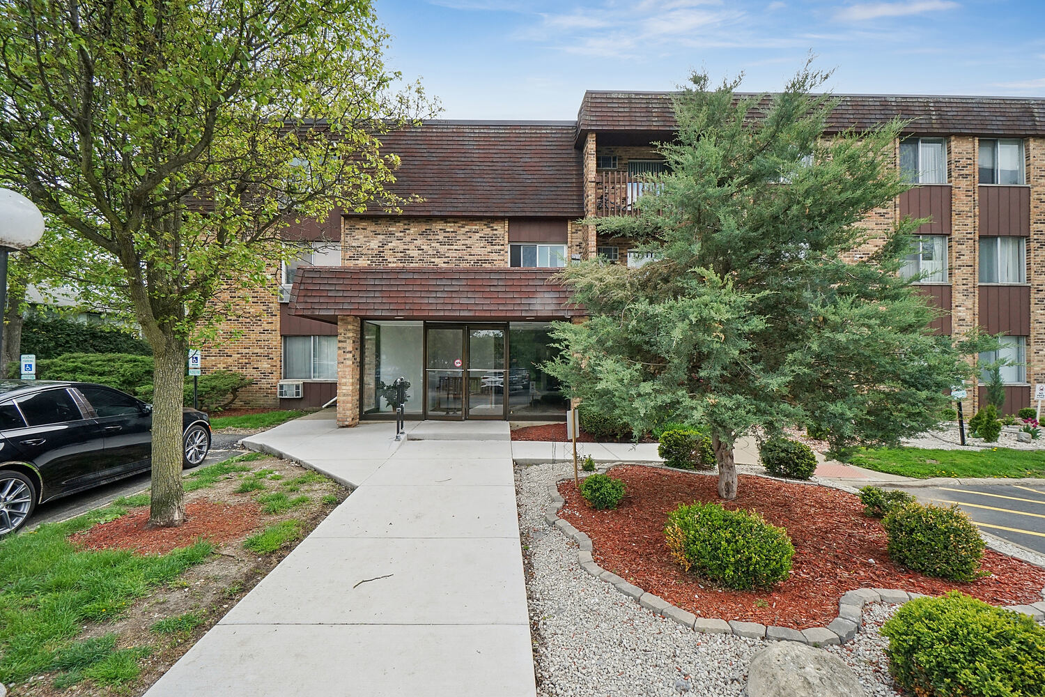 940 East Old Willow Road, Unit 307 Prospect Heights, IL 60070 - Photo 2 of 15