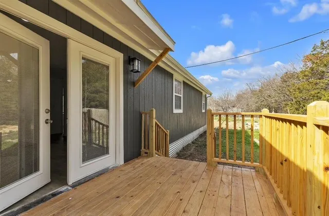 $289,900 | 583 Hillcrest Circle, Gordonville, TX 76245