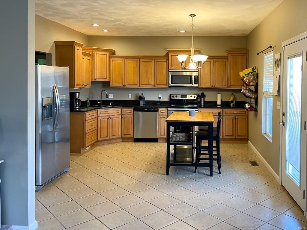 556 Longhi Road Collinsville, IL 62234 - Photo 2 of 12