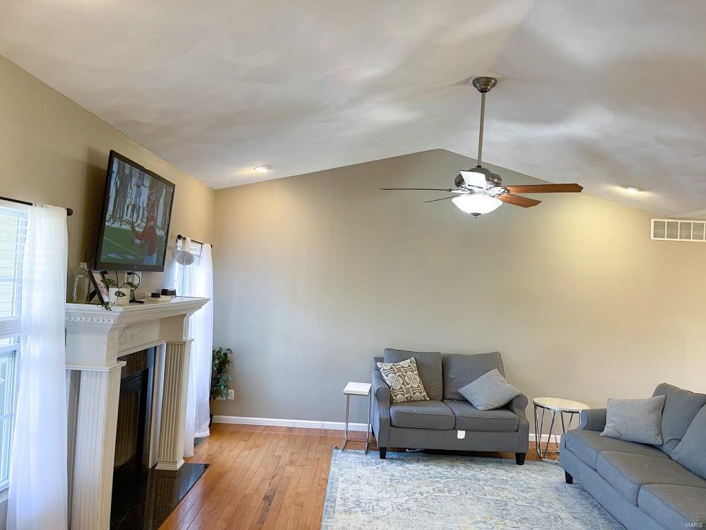 556 Longhi Road Collinsville, IL 62234 - Photo 4 of 12