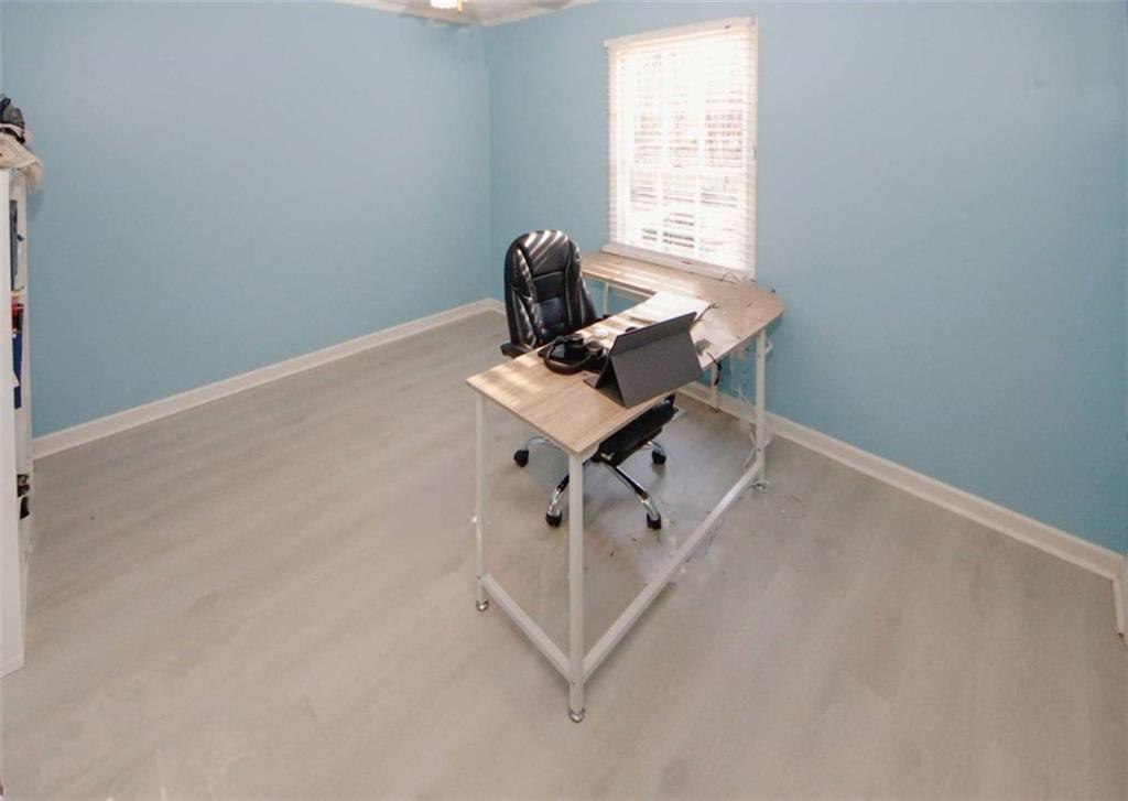4025 Ivy Run Circle Duluth, GA 30096 - Photo 20 of 34 a living room with a window