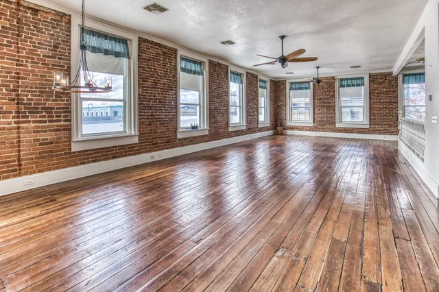 $2,500 | 110 East Alamo Street, Unit 3, Brenham, TX 77833