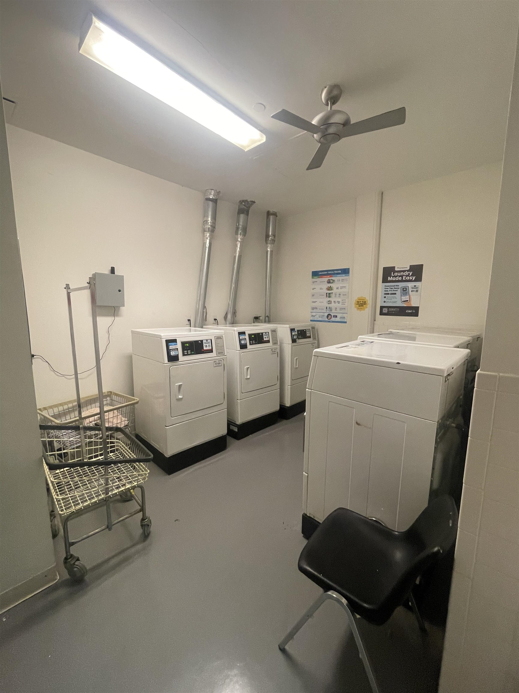 150 Bay Street, Unit 911 Jersey City, NJ 07302 - Photo 11 of 14 a utility room with dryer and washer
