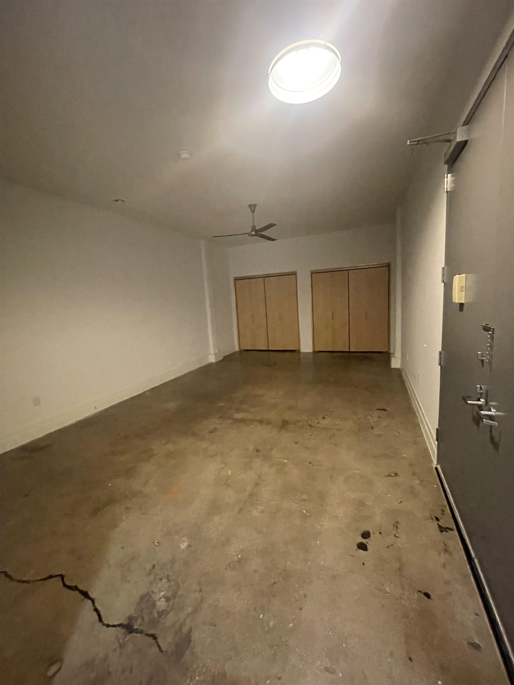 150 Bay Street, Unit 911 Jersey City, NJ 07302 - Photo 4 of 14 an empty room with a empty space