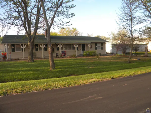 $275,000 | 313 West 7th Street, Lebo, KS 66856
