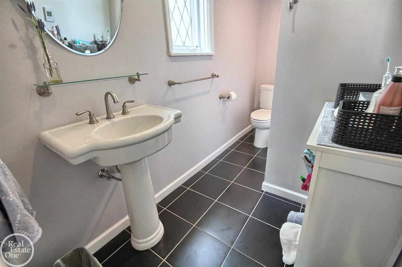 1045 Harvard Road Grosse Pointe Park, MI 48230 - Photo 22 of 29