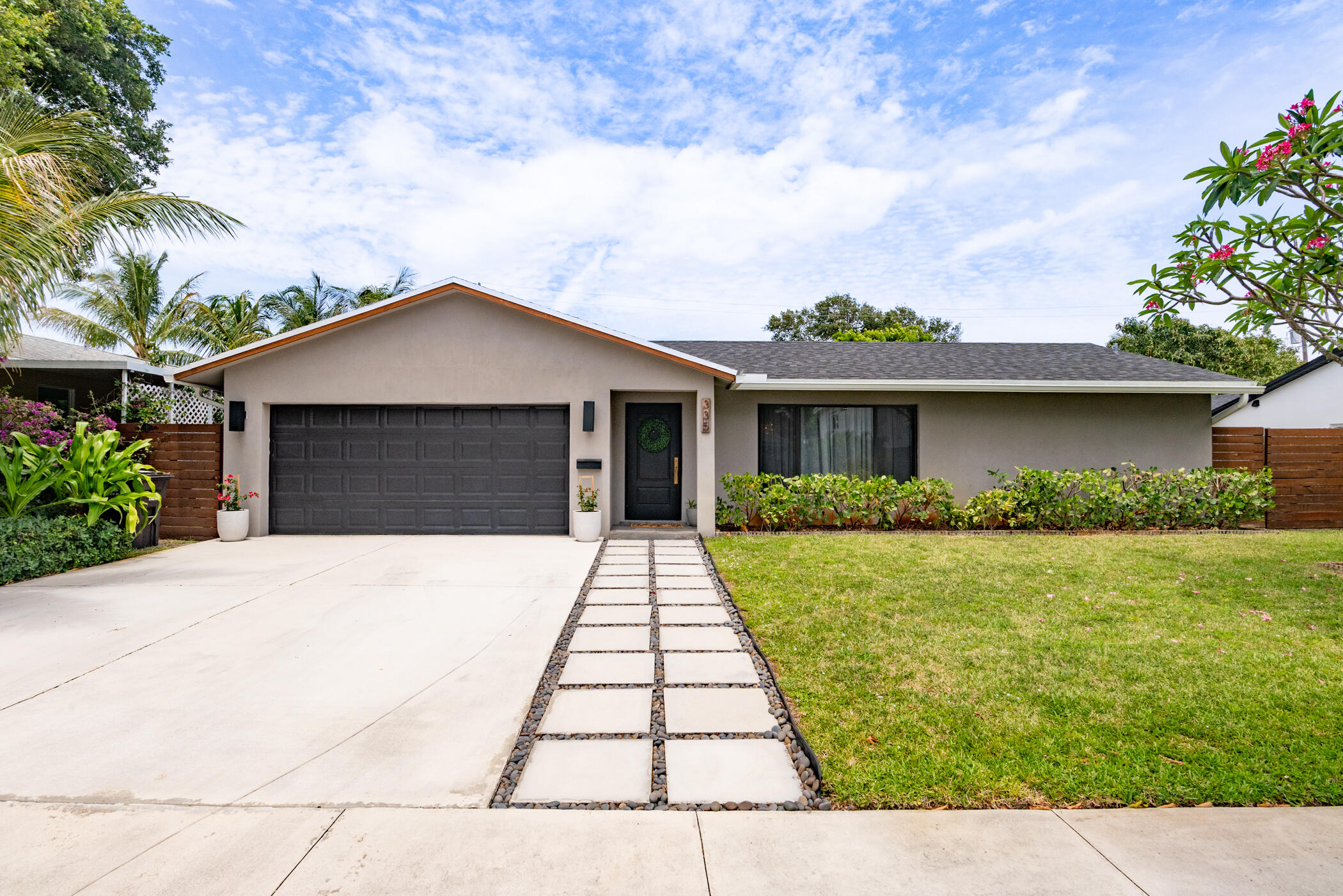 335 Franklin Road West Palm Beach, FL 33405 - Photo 3 of 44 © Clark-335 Franklin Dr-043