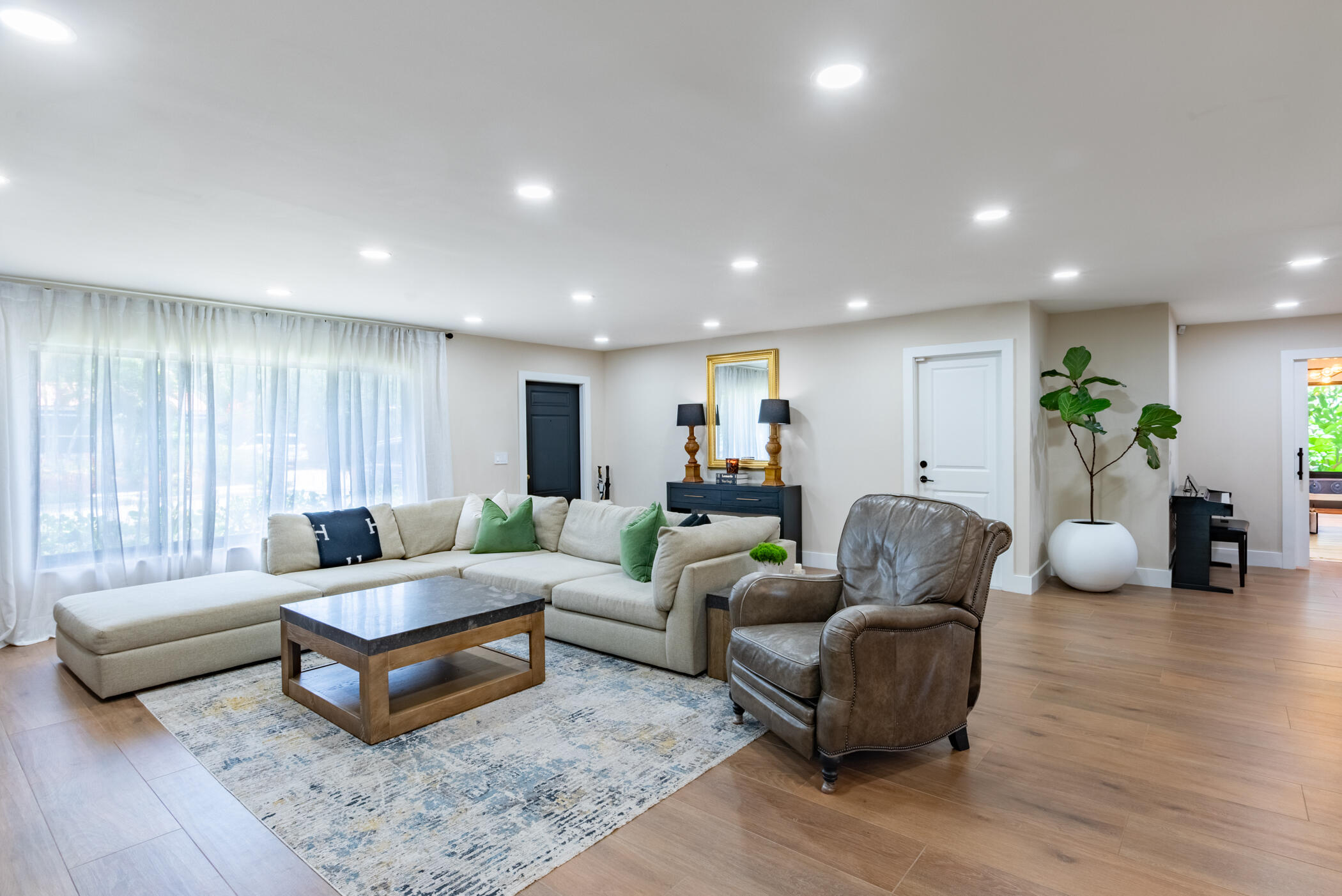 335 Franklin Road West Palm Beach, FL 33405 - Photo 6 of 44 © Clark-335 Franklin Dr-004