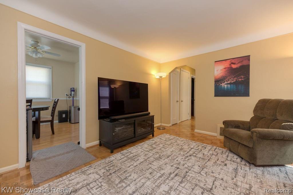 2738 Crooks Road Royal Oak, MI 48073 - Photo 6 of 25