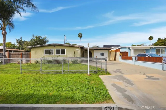 a view of a house with a backyard