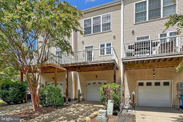 $2,800 | 42627 Homefront Terrace, Chantilly, VA 20152