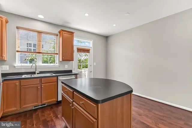 $2,800 | 42627 Homefront Terrace, Chantilly, VA 20152