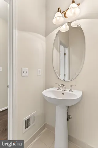 $2,800 | 42627 Homefront Terrace, Chantilly, VA 20152