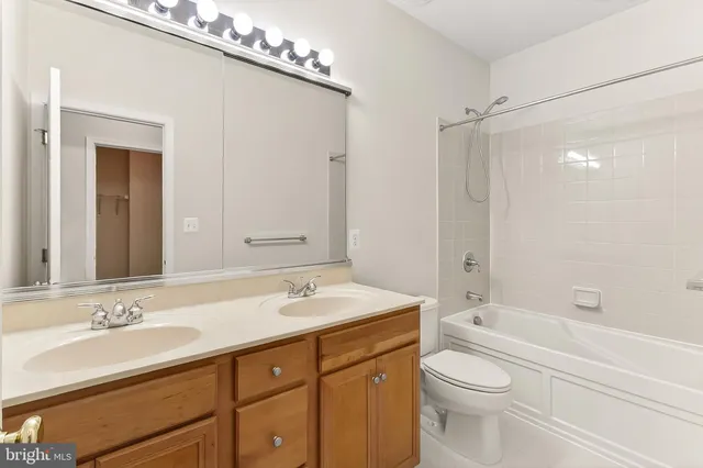 $2,800 | 42627 Homefront Terrace, Chantilly, VA 20152