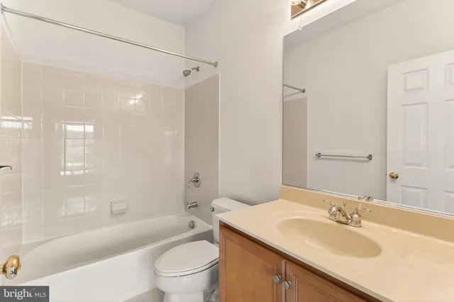 $2,800 | 42627 Homefront Terrace, Chantilly, VA 20152