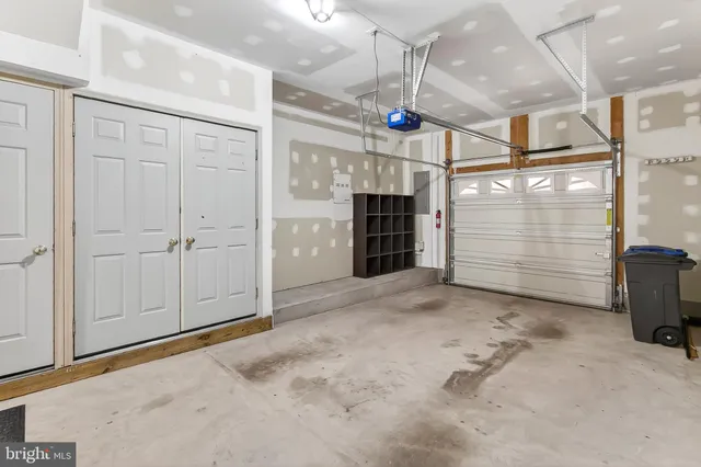 $2,800 | 42627 Homefront Terrace, Chantilly, VA 20152