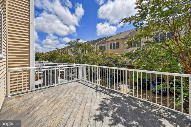 $2,800 | 42627 Homefront Terrace, Chantilly, VA 20152