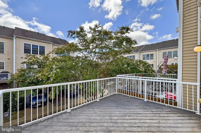 $2,800 | 42627 Homefront Terrace, Chantilly, VA 20152