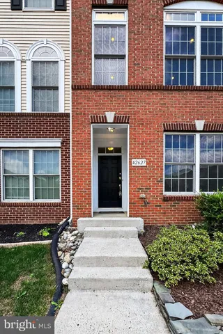 $2,800 | 42627 Homefront Terrace, Chantilly, VA 20152