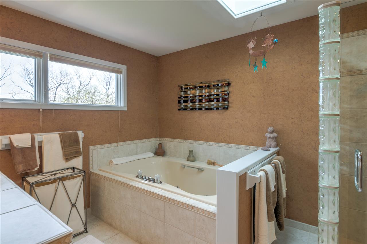 7753 East Shore Road Traverse City, MI 49686 - Photo 26 of 82 1844922-25.JPG