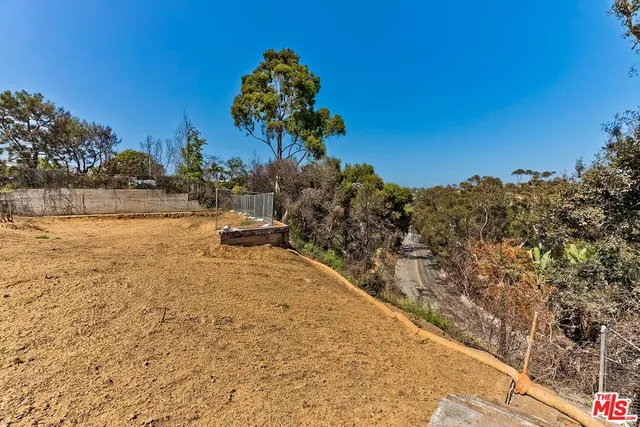 $1,850,000 | 824 Chautauqua Boulevard, Pacific Palisades, CA 90272