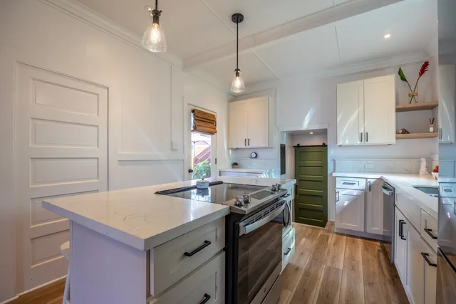 $950,000 | 2126 West Vineyard Street, Wailuku, HI 96793