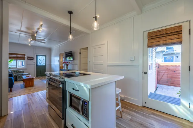 $950,000 | 2126 West Vineyard Street, Wailuku, HI 96793