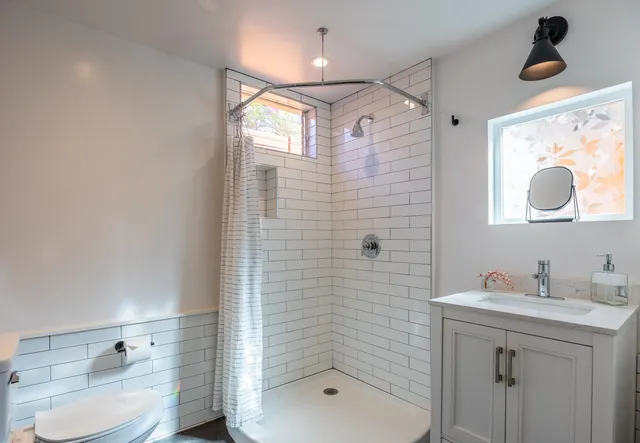 $950,000 | 2126 West Vineyard Street, Wailuku, HI 96793