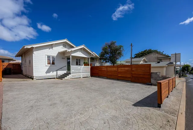 $950,000 | 2126 West Vineyard Street, Wailuku, HI 96793