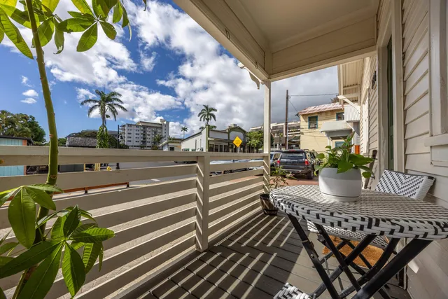 $950,000 | 2126 West Vineyard Street, Wailuku, HI 96793