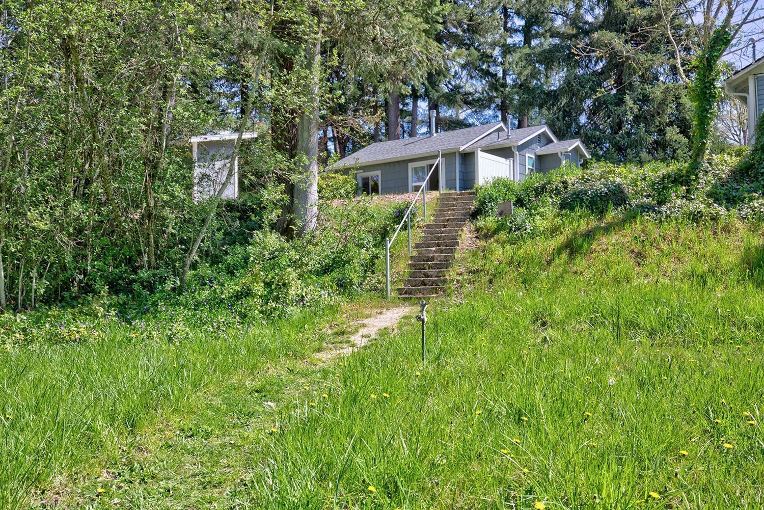 3106 South River Road Grants Pass, OR 97527 - Photo 27 of 33 Steps leading to Rogue River