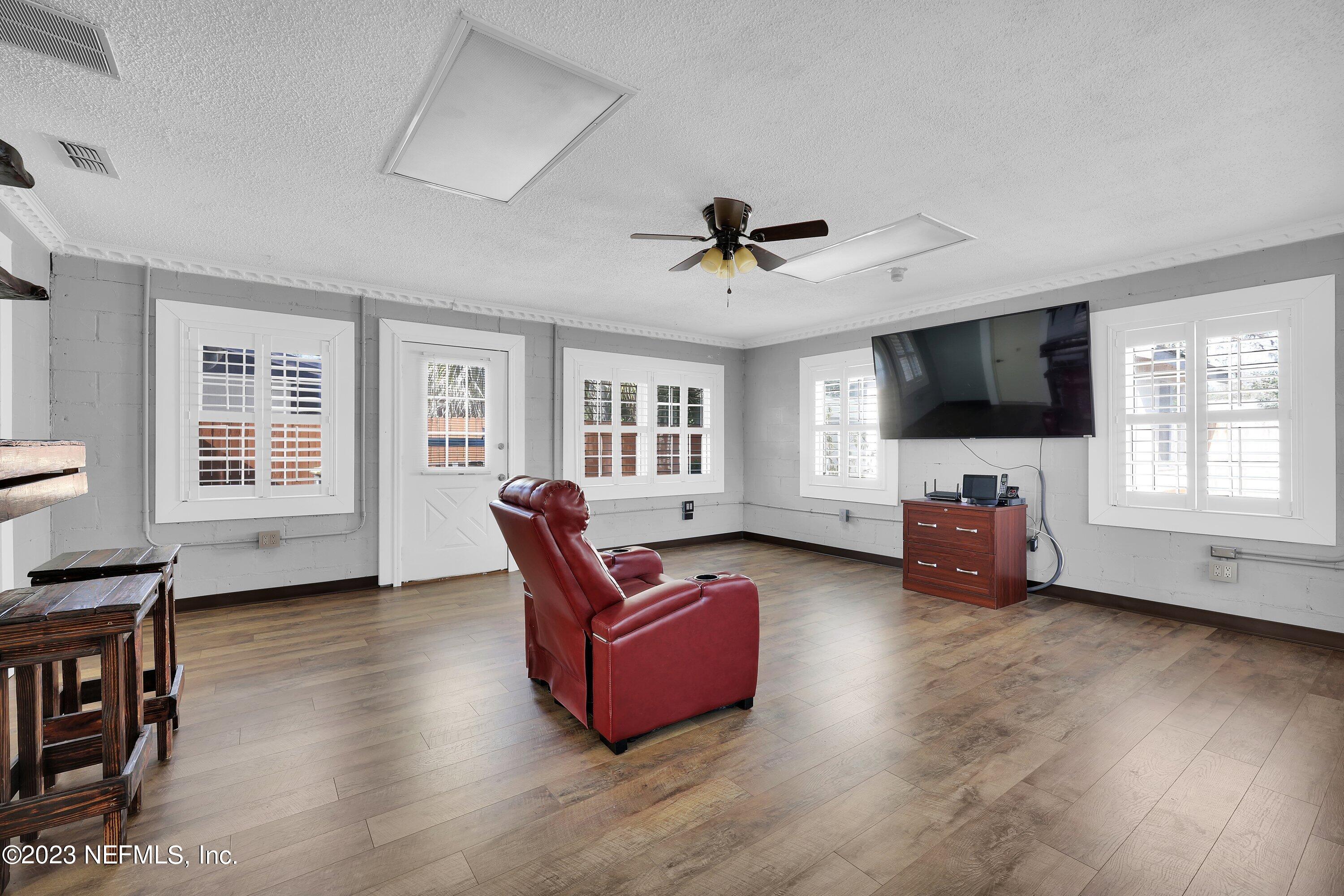 5233 Clarendon Road Jacksonville, FL 32205 - Photo 12 of 32 Family room