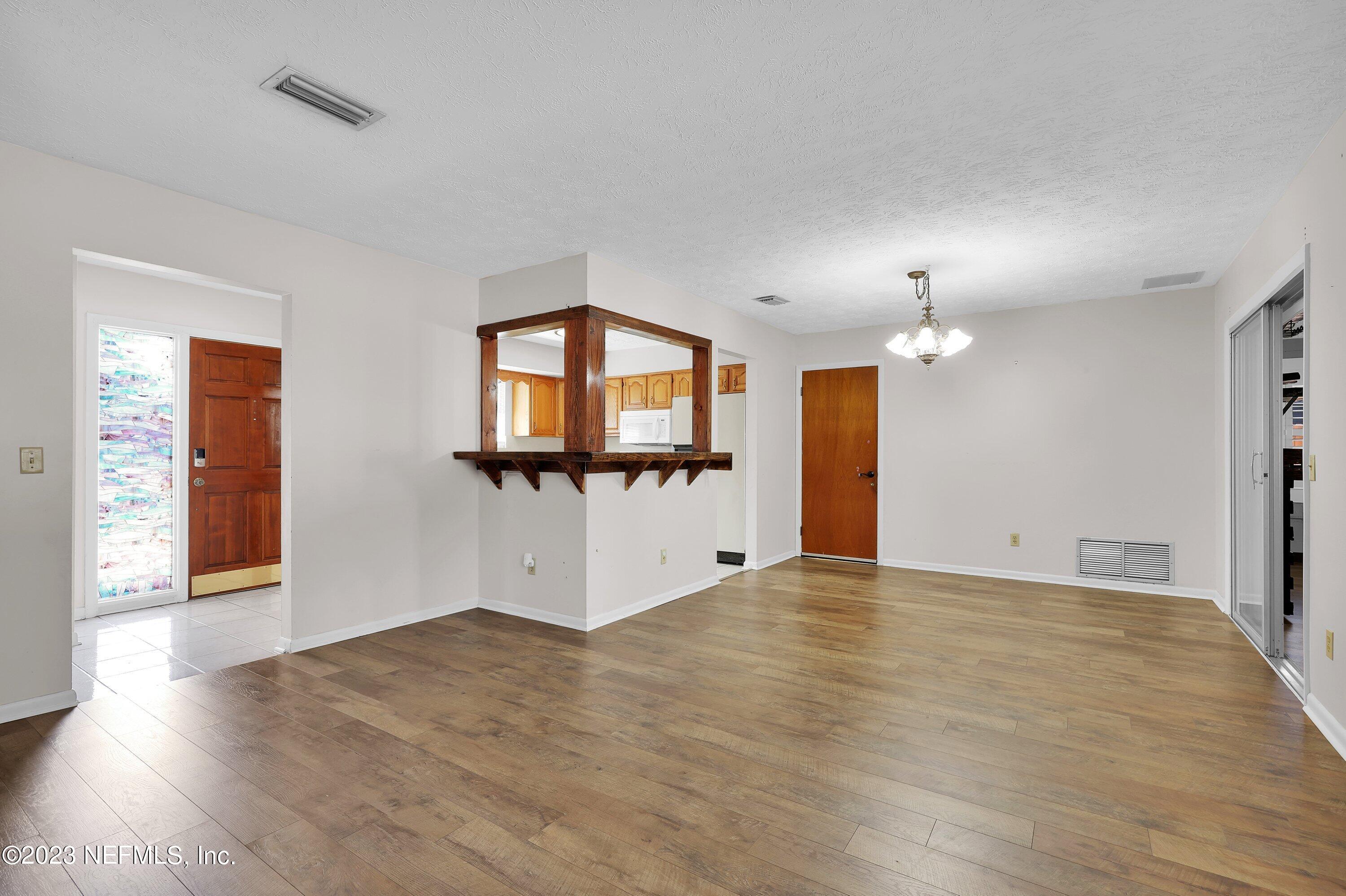 5233 Clarendon Road Jacksonville, FL 32205 - Photo 6 of 32 Living room