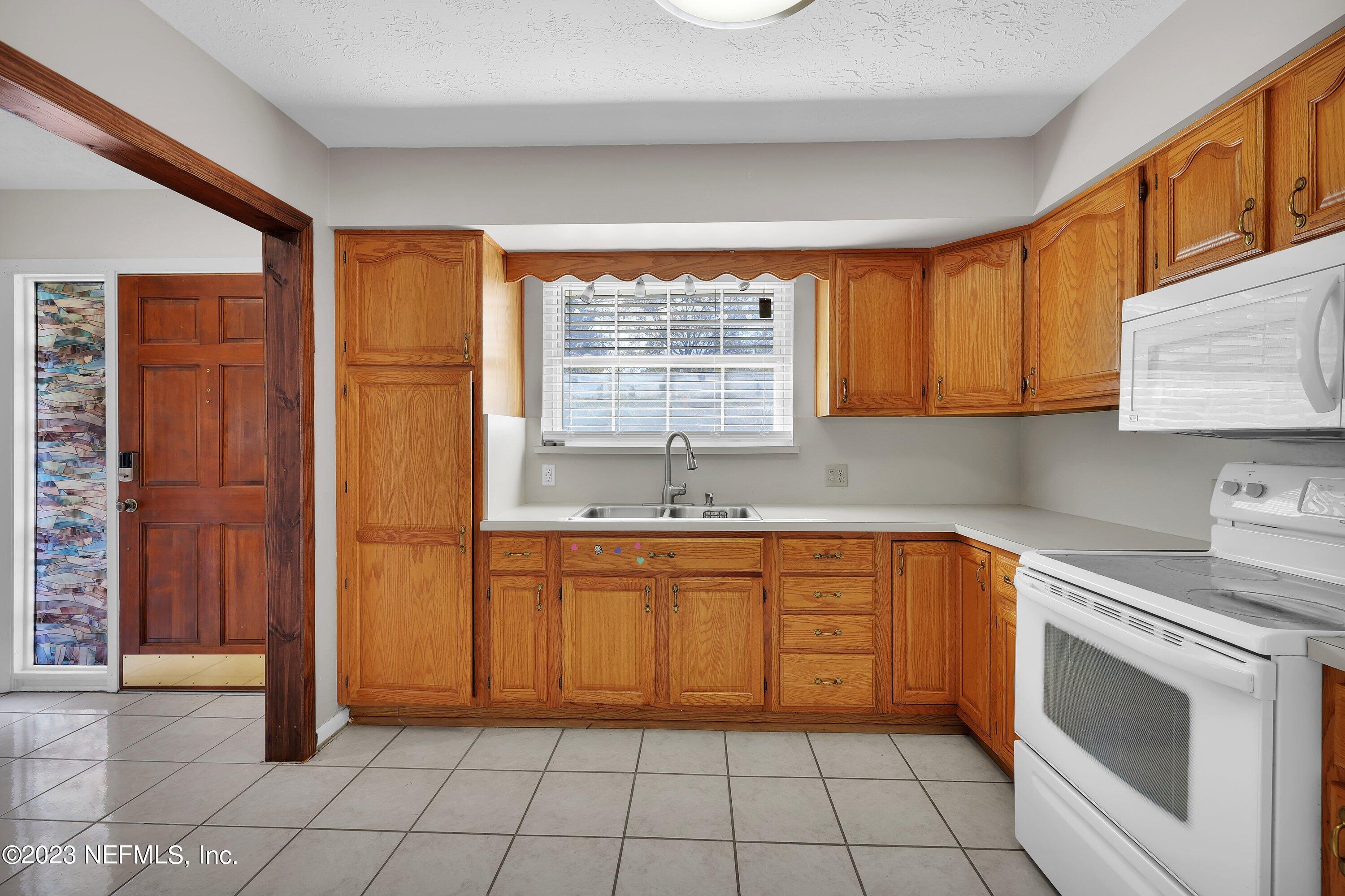 5233 Clarendon Road Jacksonville, FL 32205 - Photo 9 of 32 009-5233ClarendonRoad-Jacksonville-FL-32