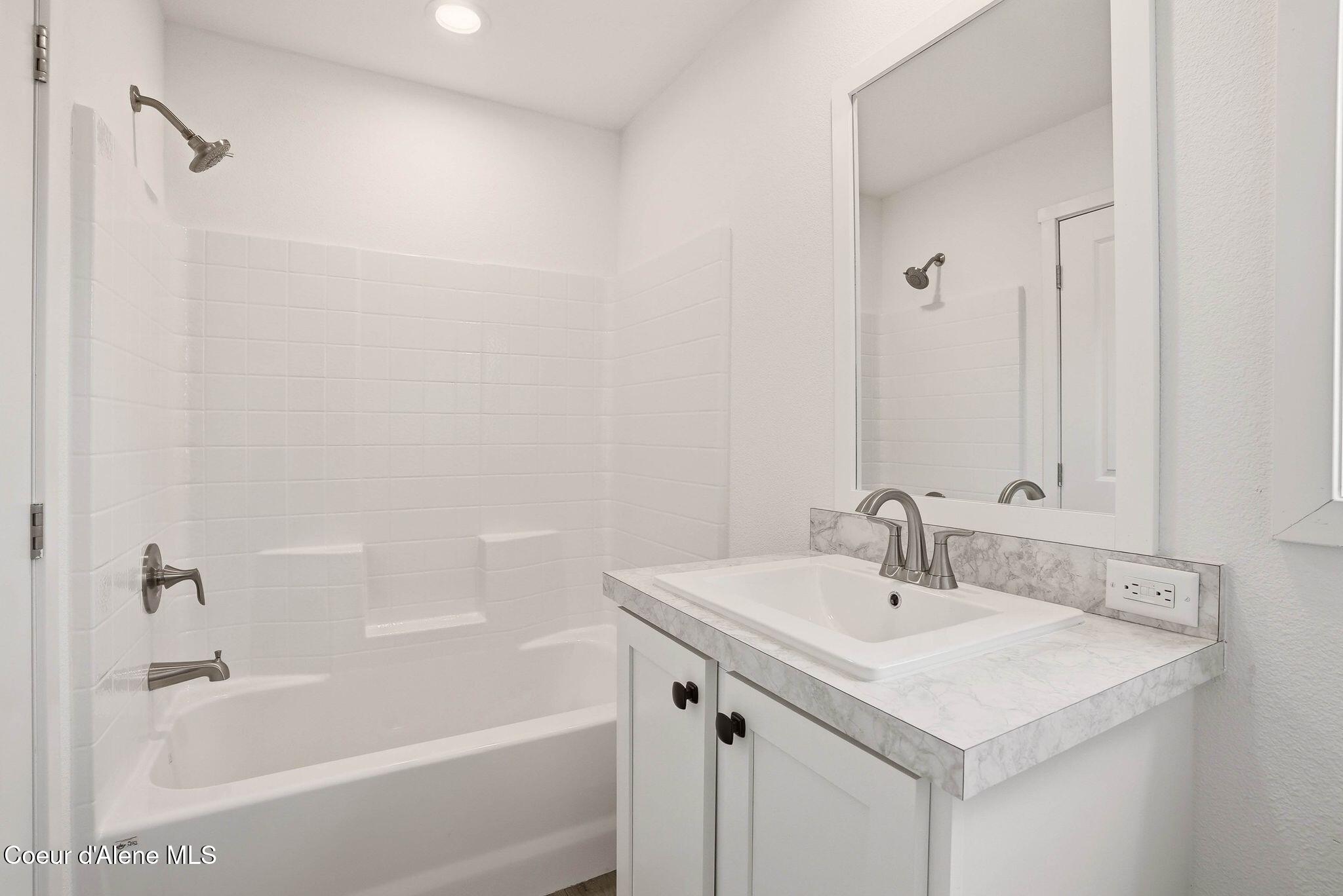 11776 Hauser Lake Road, Unit SPC 21 Hauser, ID 83854 - Photo 11 of 21 Inside-Media- N Hauser-27