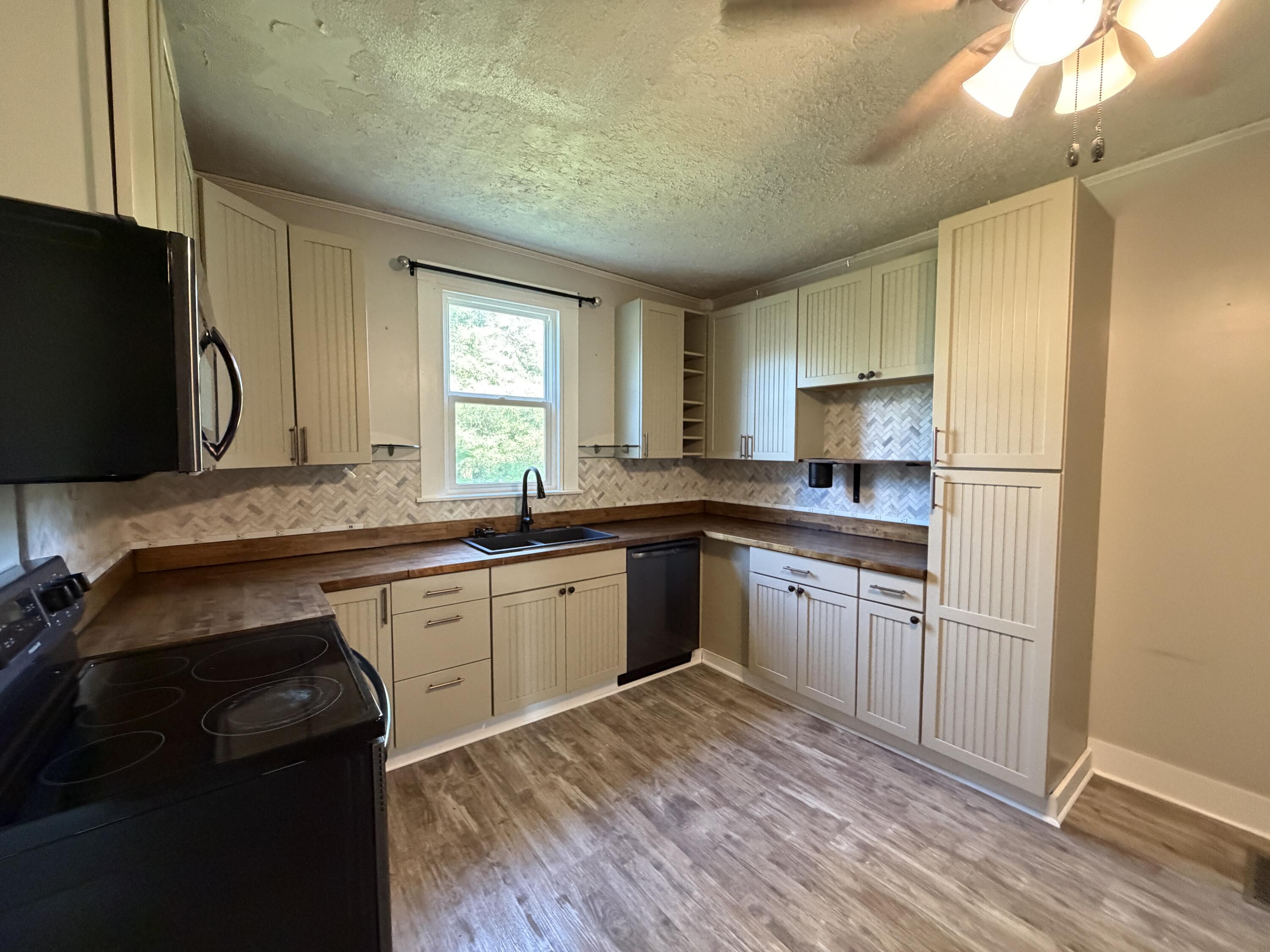 12695 Kirkwood Road Sidney, OH 45365 - Photo 30 of 89 Kitchen