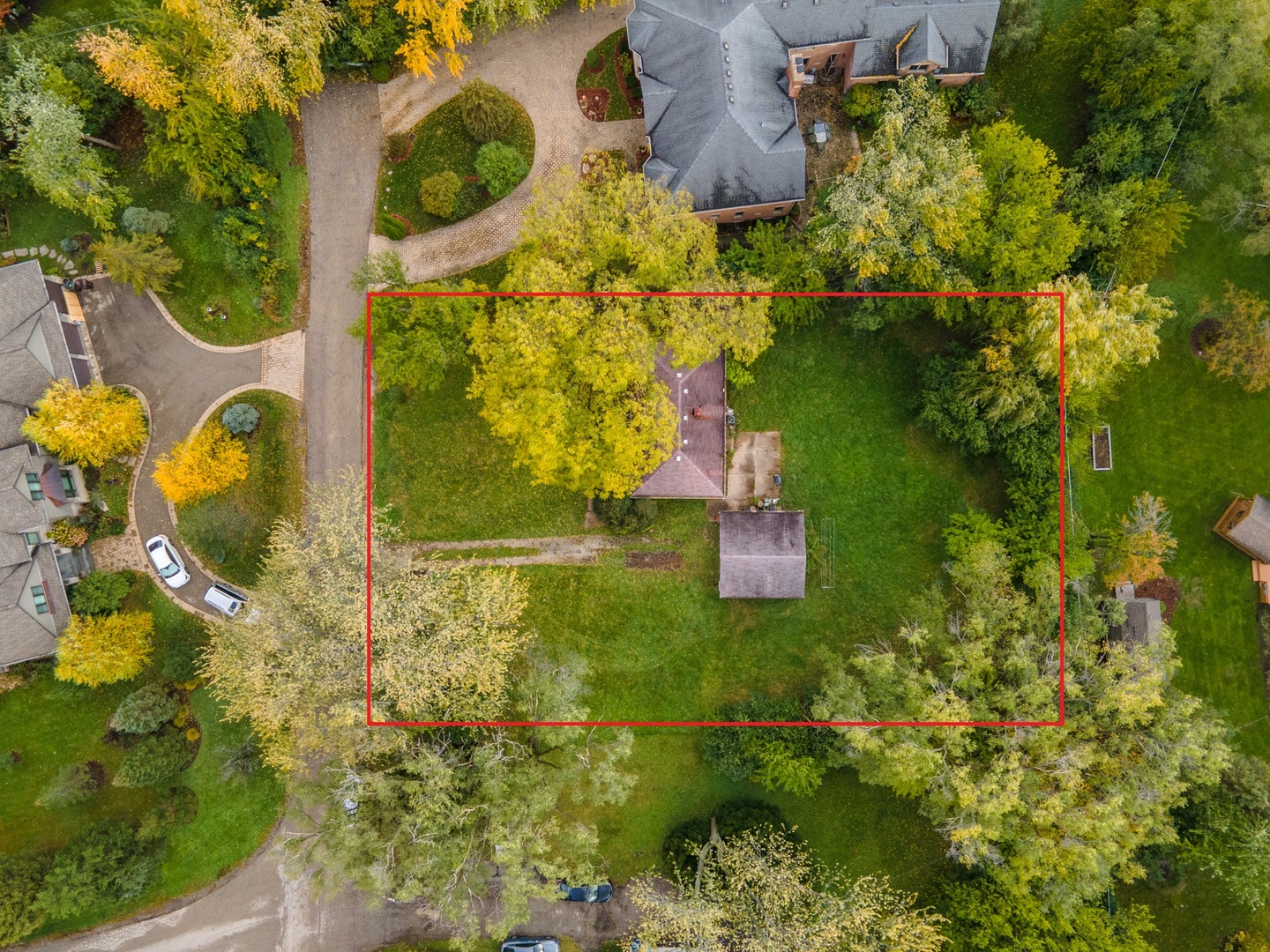 211 Red Oak Road Northbrook, IL 60062 - Photo 4 of 8 a view of a garden