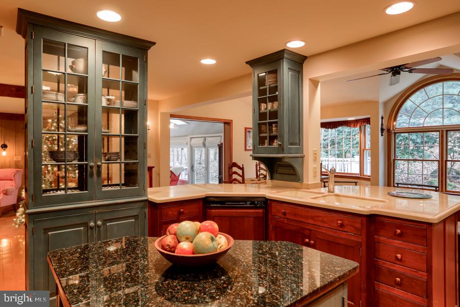 541 Hilltop Road Hummelstown, PA 17036 - Photo 26 of 76 Custom Cabinetry