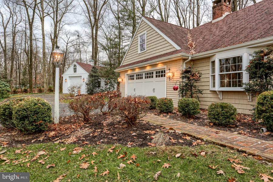 541 Hilltop Road Hummelstown, PA 17036 - Photo 4 of 76 Brick Walkway