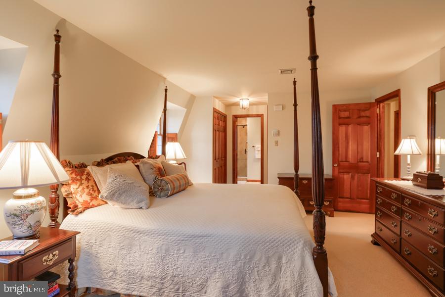 541 Hilltop Road Hummelstown, PA 17036 - Photo 46 of 76 Entry to Master Bath