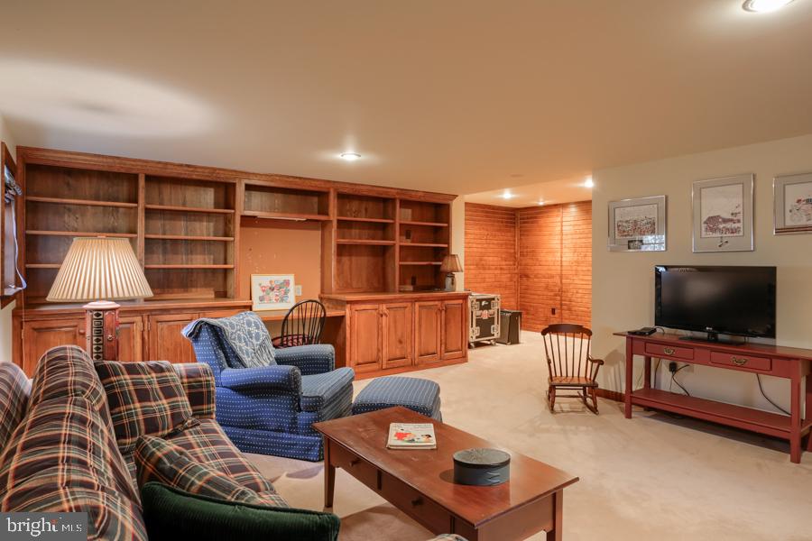 541 Hilltop Road Hummelstown, PA 17036 - Photo 69 of 76 Built-ins with Studio Space
