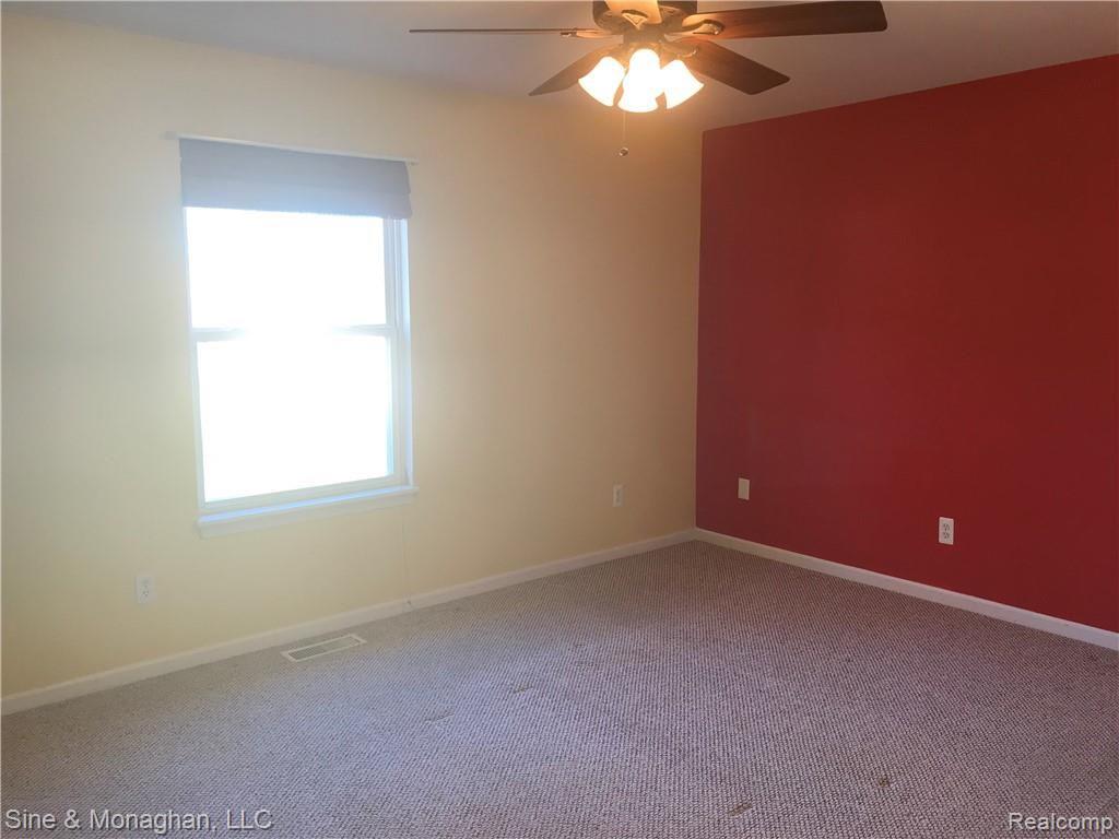 3978 Ravenswood Road Port Huron, MI 48060 - Photo 8 of 23 08.jpg