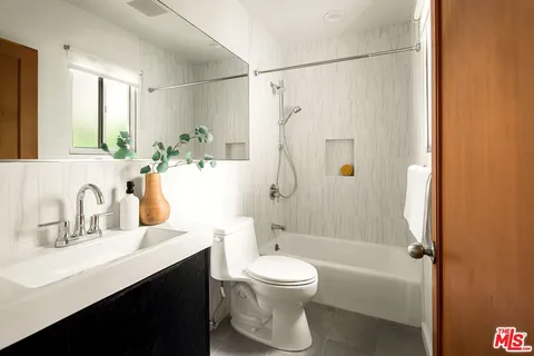 $2,465,000 | 859 Nowita Place, Venice, CA 90291